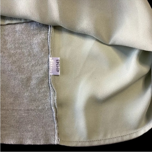 LOFT by Ann Taylor Women’s M knit pullover Celery green v-neck - Picture 4 of 10